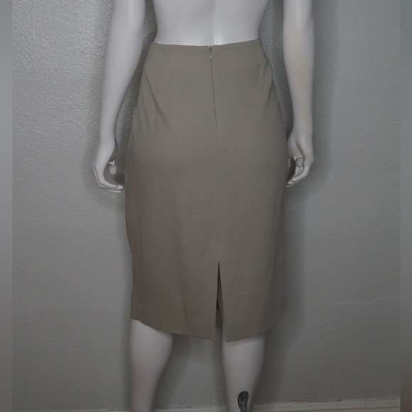 Giorgio Armani Grayish Tan Knee Length Skirt Virgin Wool Made in ItalySize 6 - Picture 4 of 8